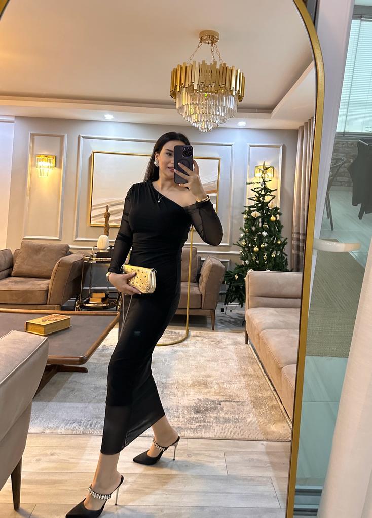 Omzu Düşük Siyah Elbise 