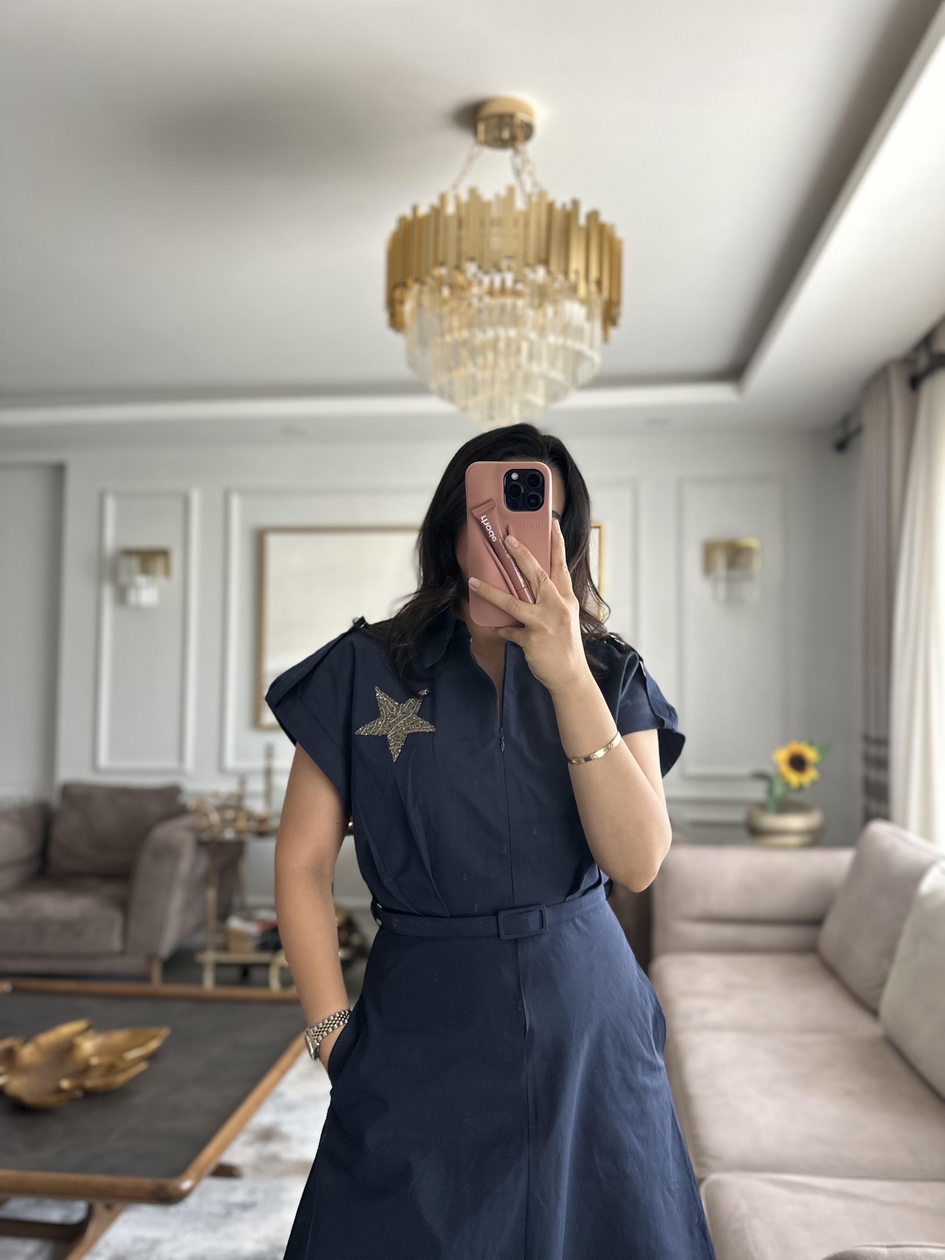 Önü Yıldız Taşlı Kemerli Elbise- LACİVERT 