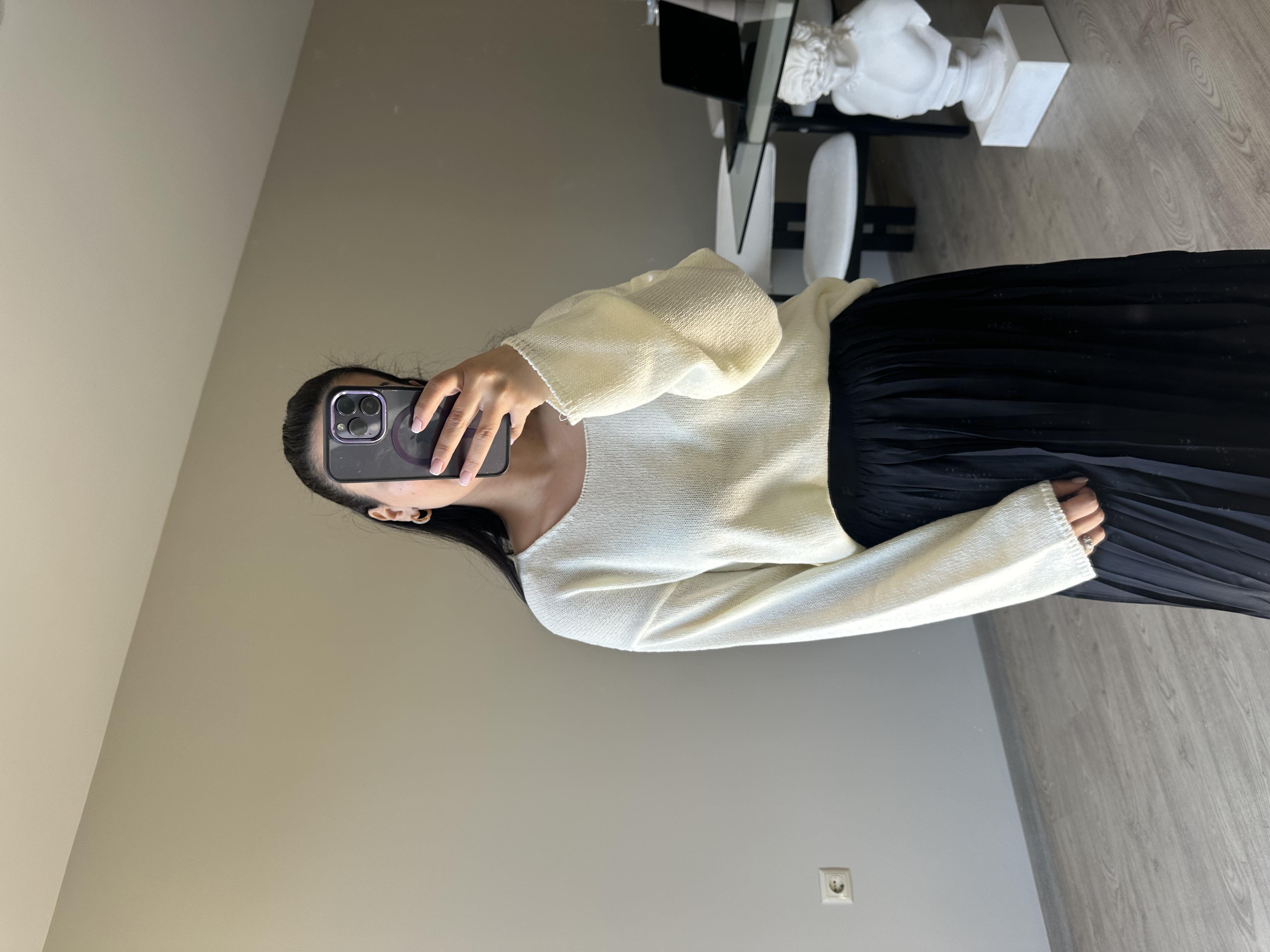 Oval Yaka Yumuşak Dokulu Triko EKRU