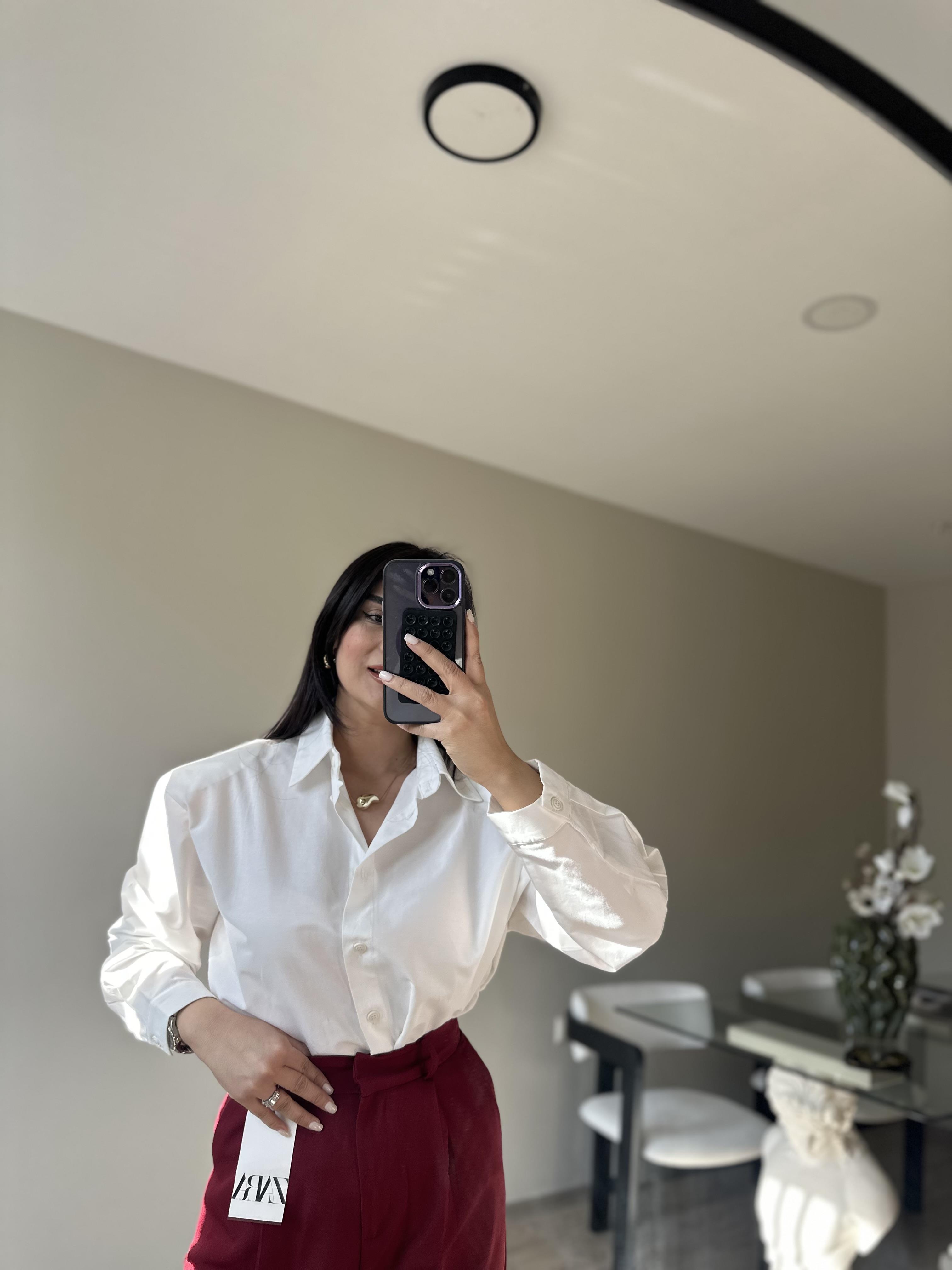 Vatkalı Beyaz Gömlek 