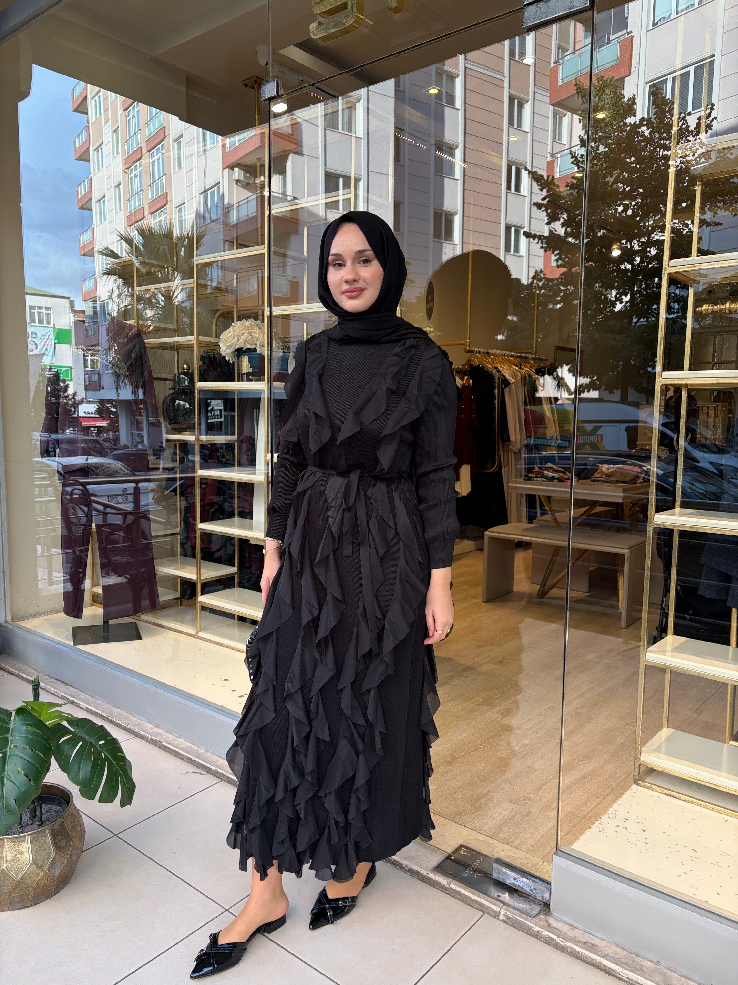 FIRFIRLI DETAYLI BOYDAN ELBİSE  SİYAH