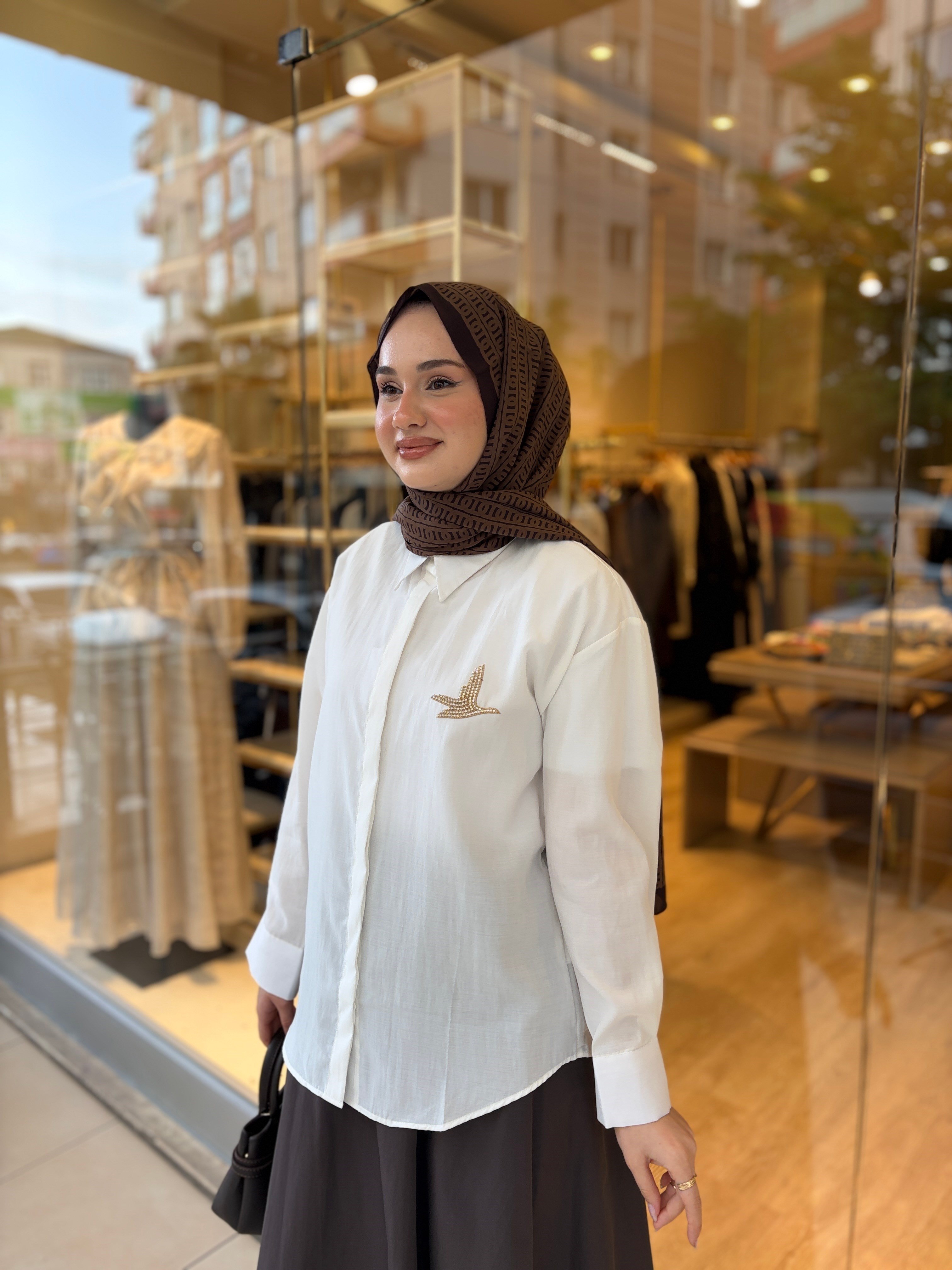 MODAL KUŞ İŞLEMELİ GÖMLEK EKRU