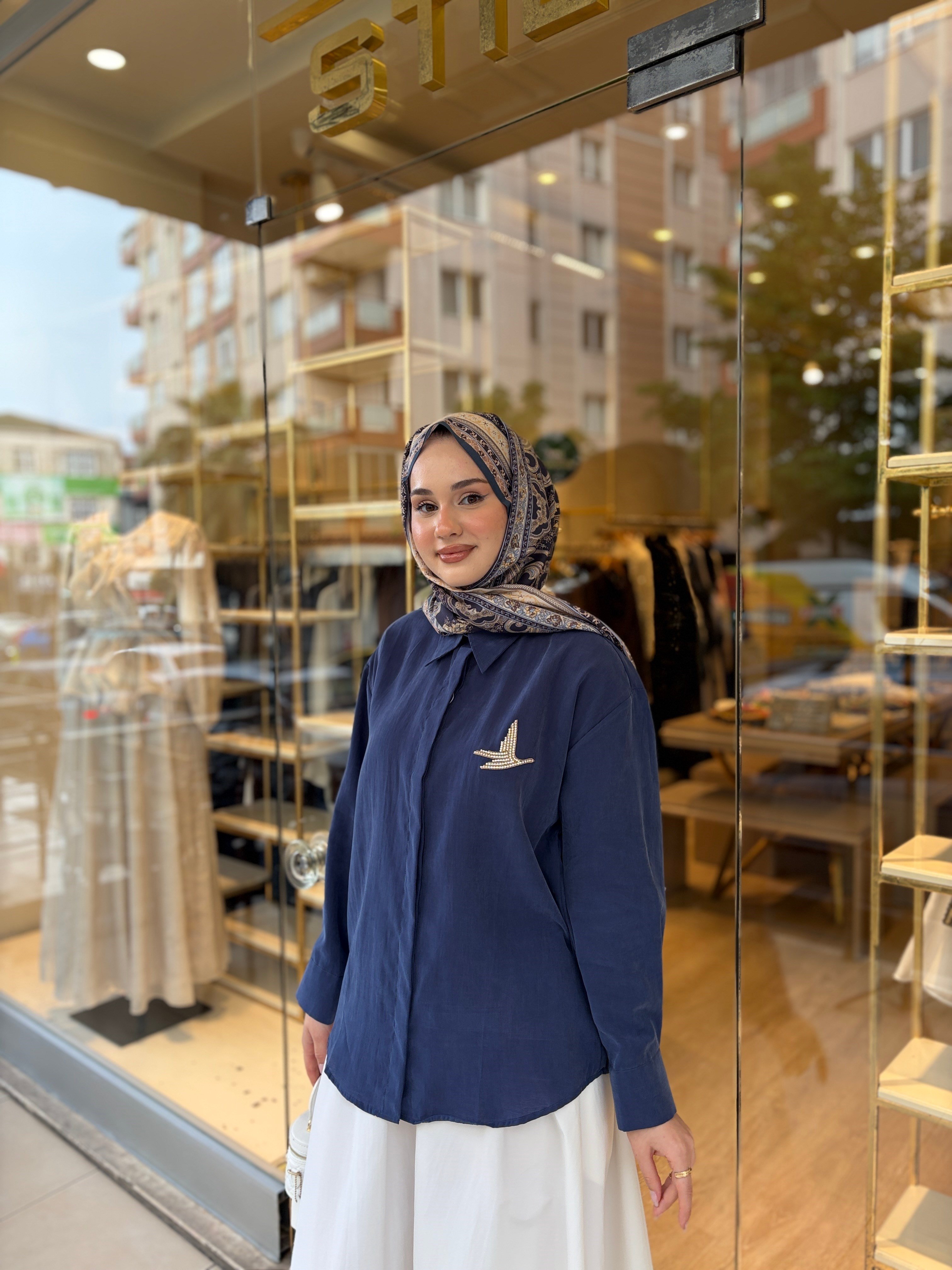 MODAL KUŞ İŞLEMELİ GÖMLEK LACİVERT