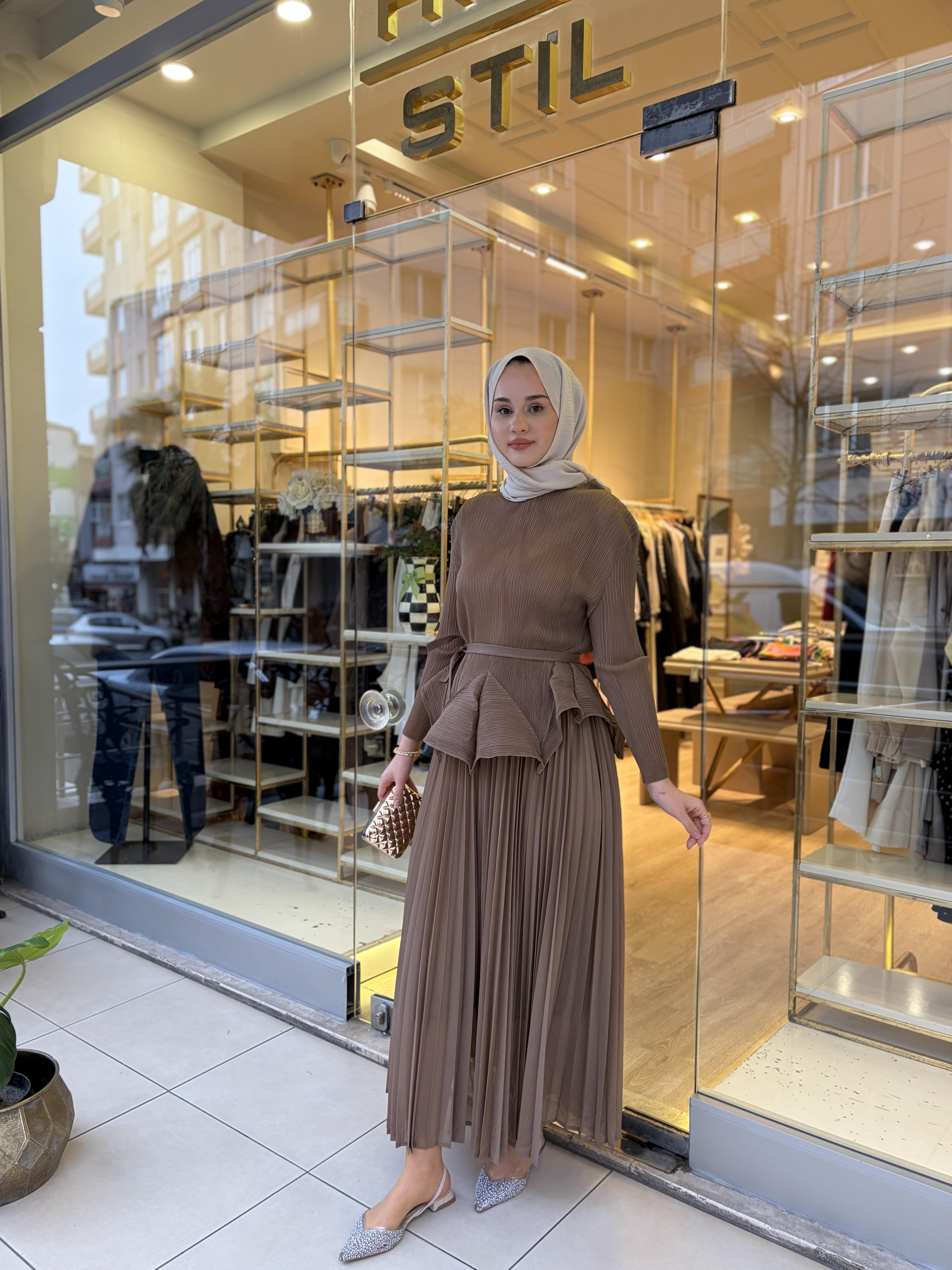 PLİSELİ ETEKLİ TAKIM KAHVERENGİ