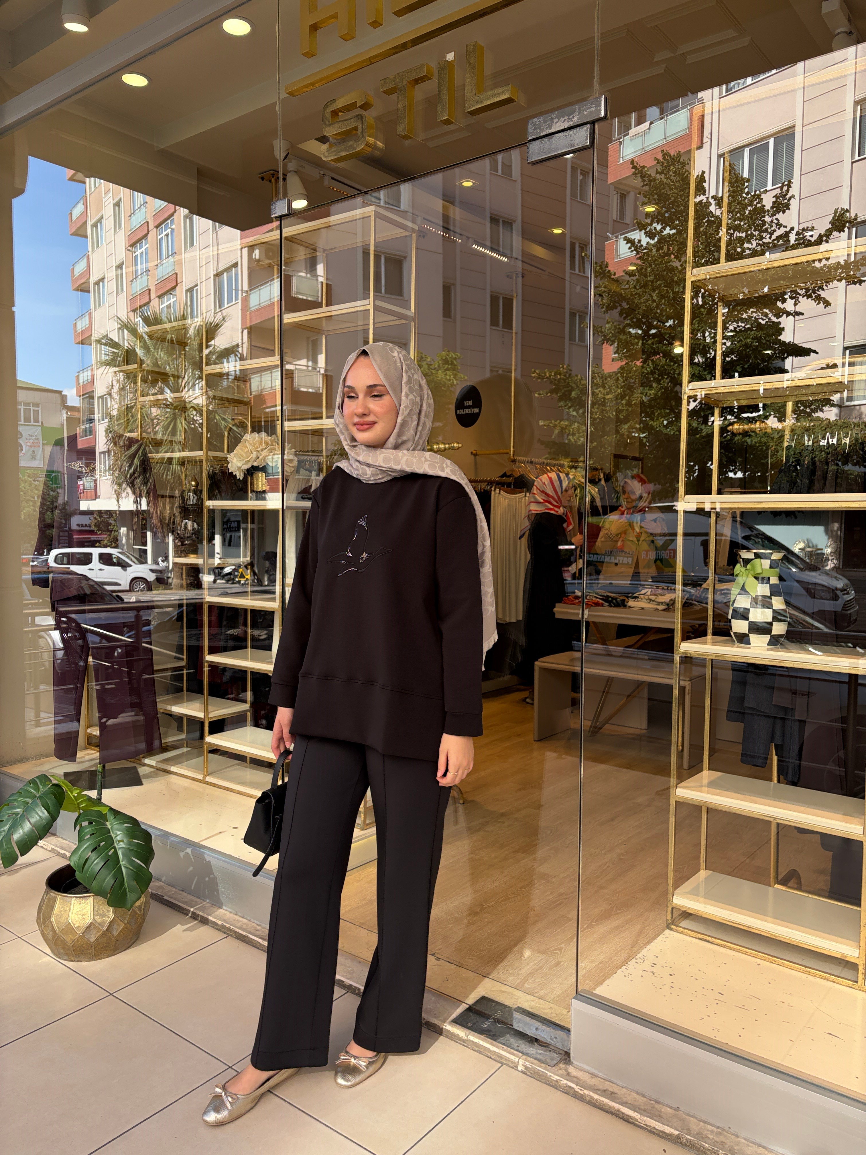 1000 NAKIŞ DETAYLI SWEAT SİYAH
