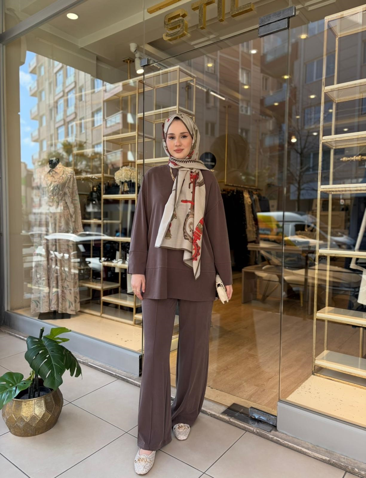 KOLU YIRTMAÇLI SWEAT TAKIM KAHVERENGİ
