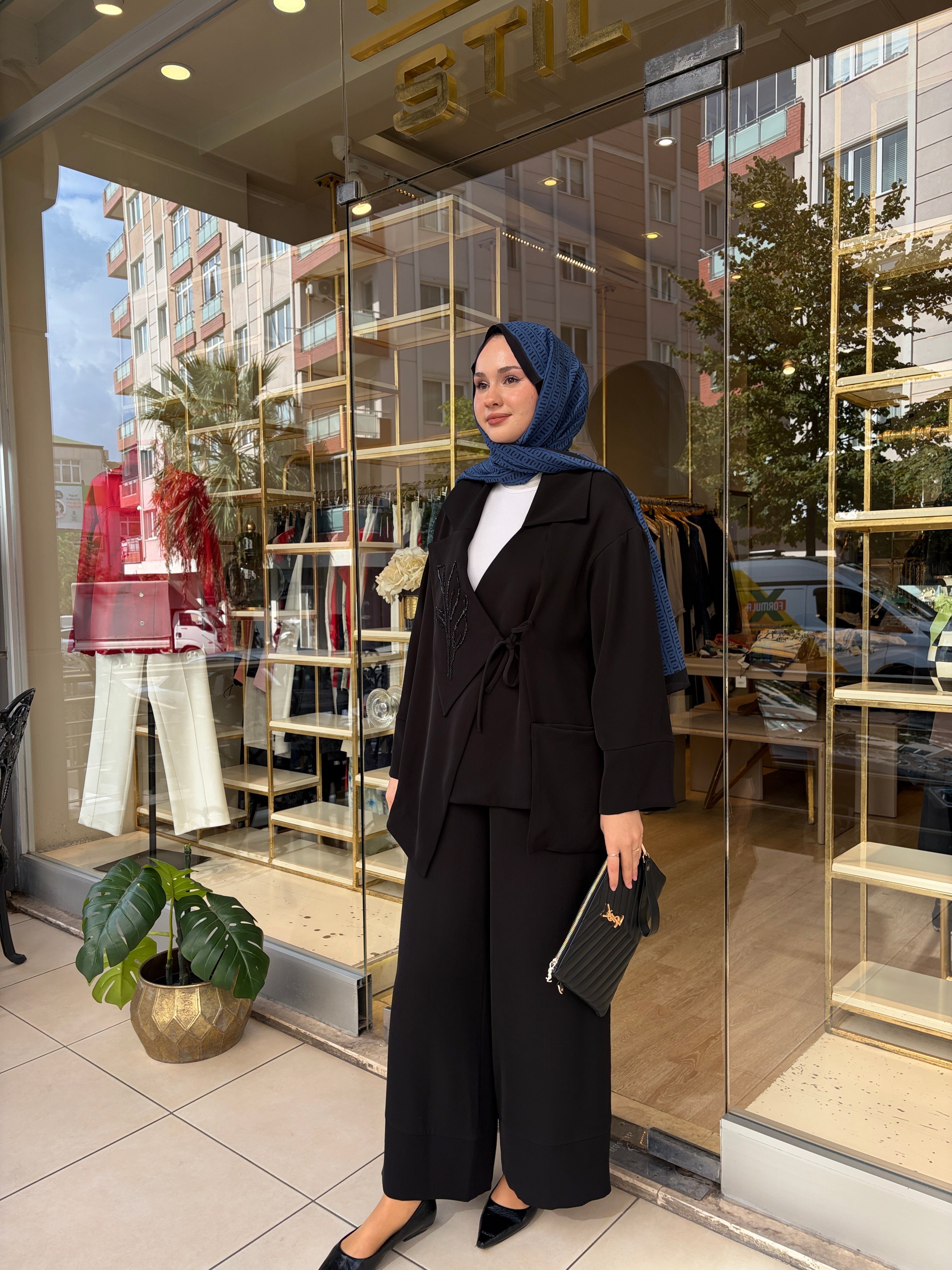 NUSS 1063 DEVRİK YAKA İŞLEMELİ KREP TAKIM SİYAH