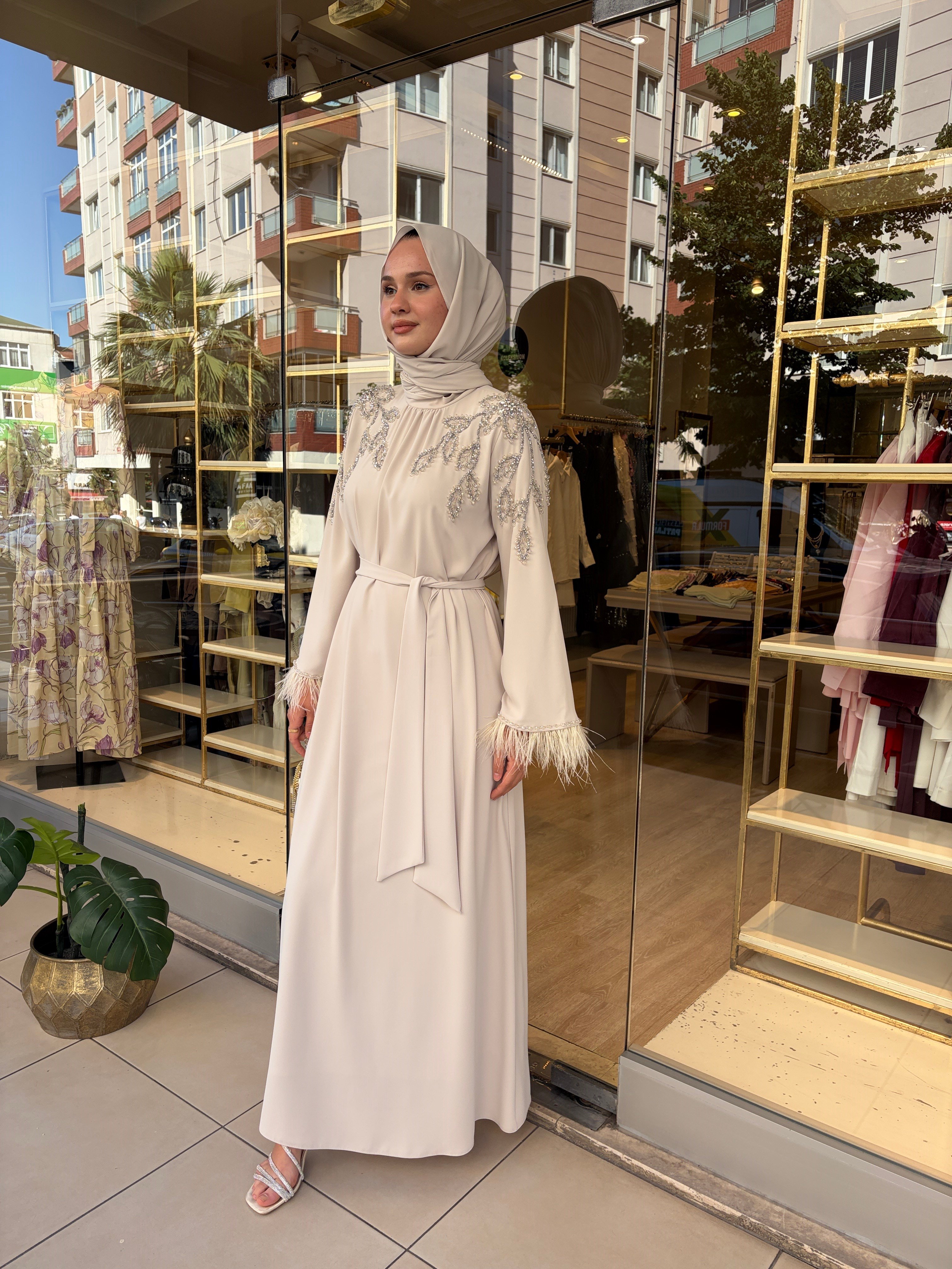 OMUZLARI EL İŞİ DETAYLI ELBİSE  BEJ