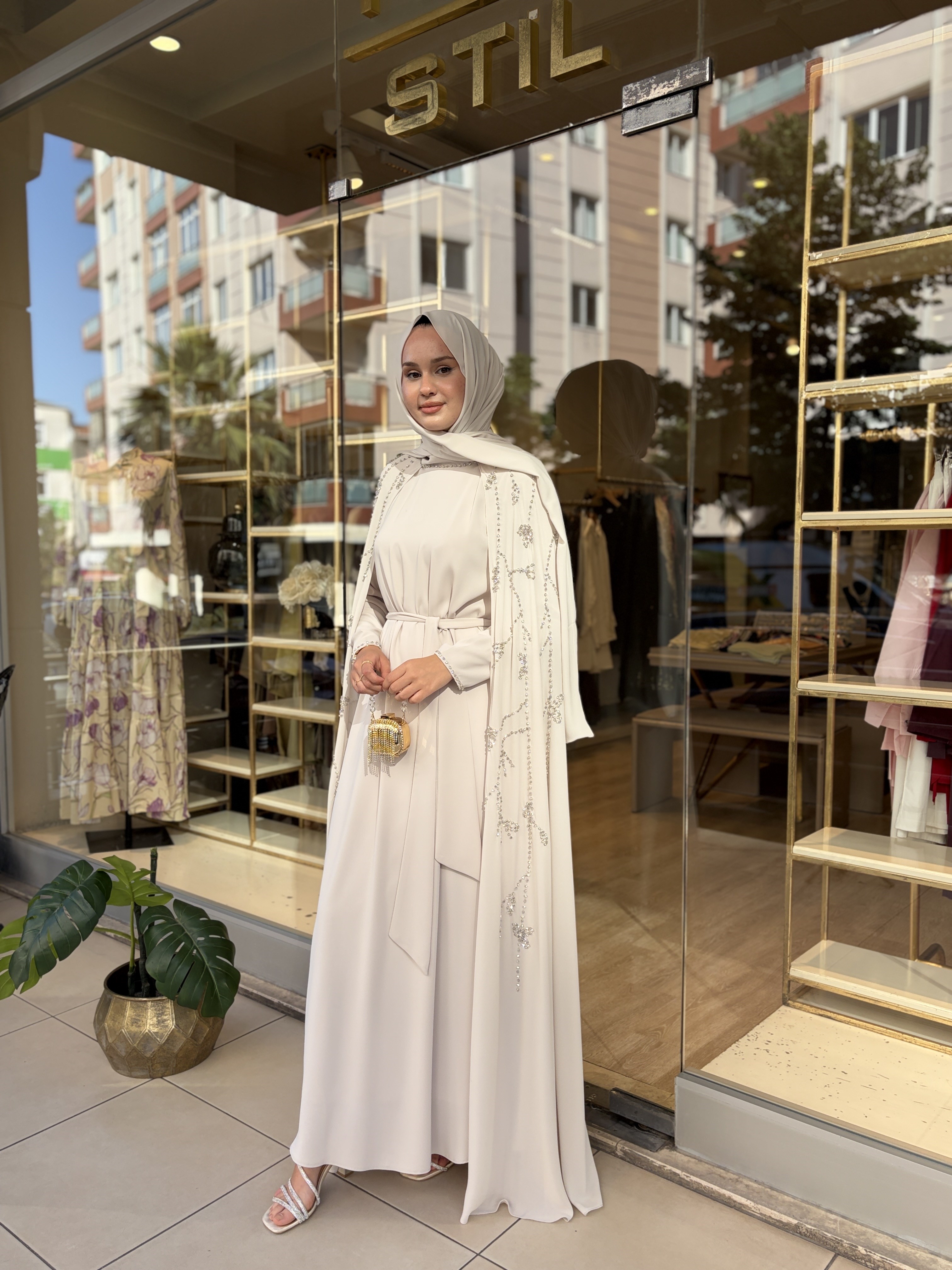ŞİFON PELERİNLİ ELBİSE BEJ