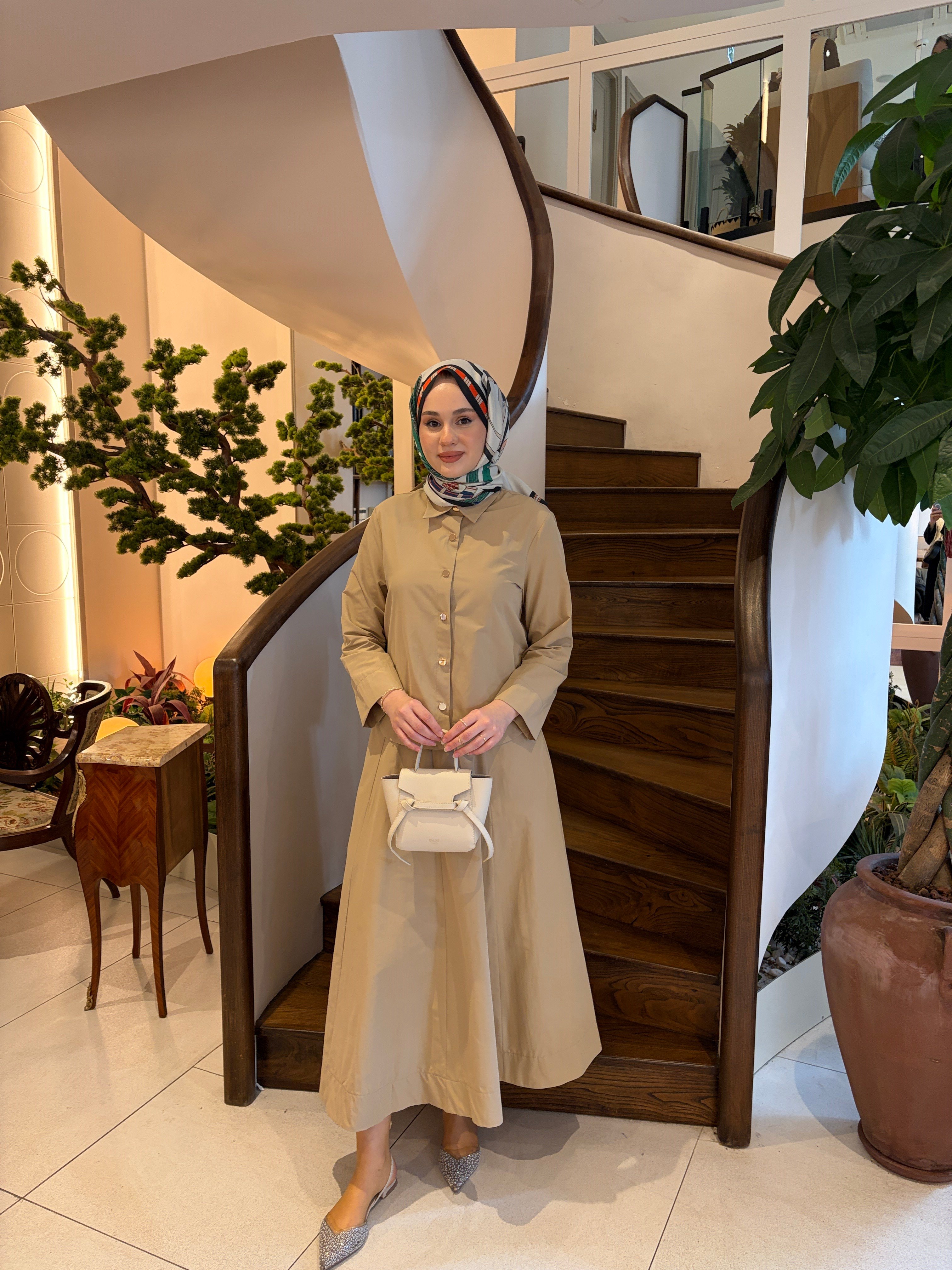 ZÜMRA ETEKLİ TAKIM CAMEL