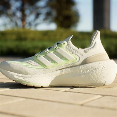 Adidas Ultraboost Light Kadın Yol Koşusu Ayakkabısı