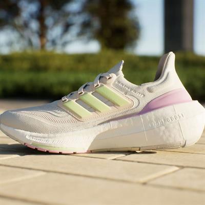 Adidas Ultraboost Light Kadın Yol Koşusu Ayakkabısı