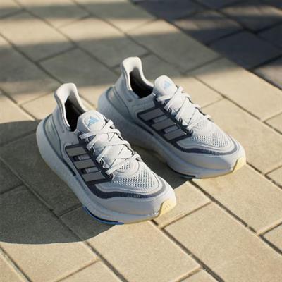 Adidas Ultraboost Light Kadın Yol Koşusu Ayakkabısı