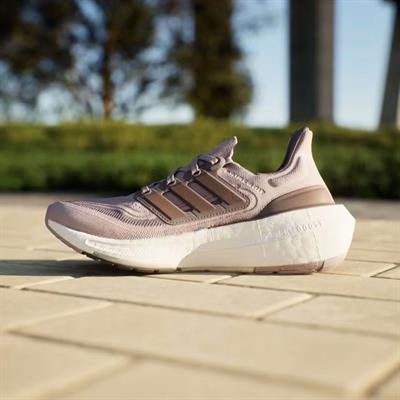 Adidas Ultraboost Light Kadın Yol Koşusu Ayakkabısı