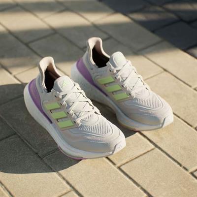 Adidas Ultraboost Light Kadın Yol Koşusu Ayakkabısı