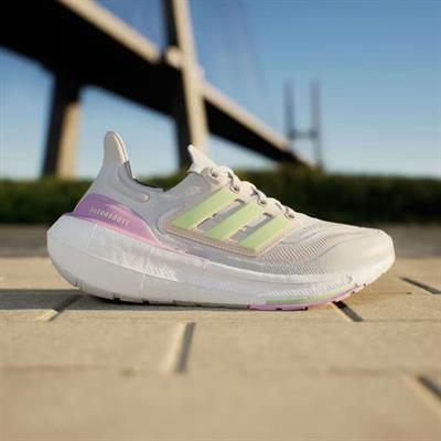 Adidas Ultraboost Light Kadın Yol Koşusu Ayakkabısı