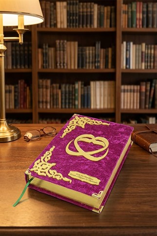 Kadife Kaplı Vav Figürlü İsme Özel Pleksili Orta Boy Kuran-ı Kerim Mor Anneler Günü Hediye