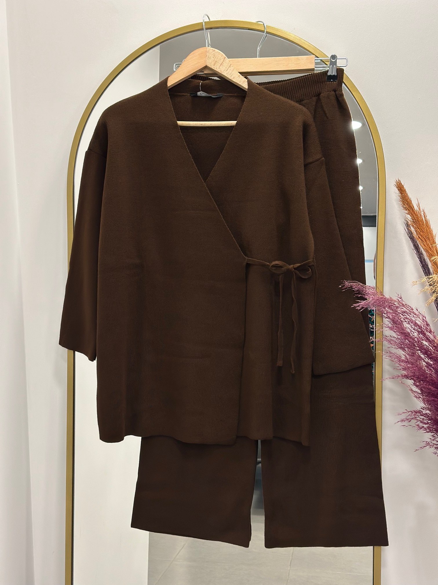 Asena Yanı Ve Önü Bağcıklı Hırkalı Pantolonlu Takım-KR3182 Kahve