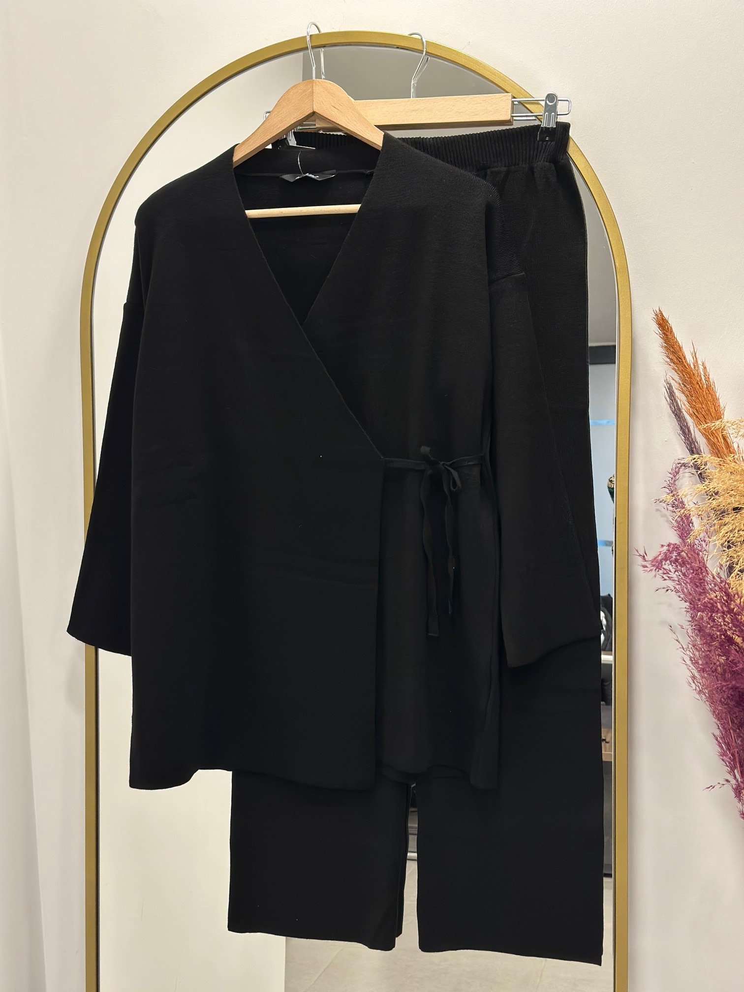 Asena Yanı Ve Önü Bağcıklı Hırkalı Pantolonlu Takım-KR3182 Siyah