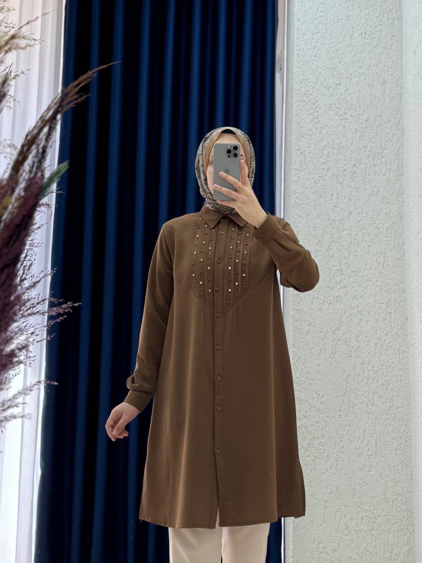 Aurora Önü Pileli Taşlı Linda Gömlek-EL1875 Kahve