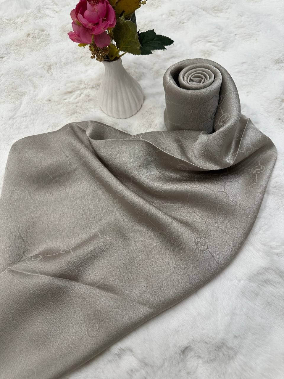 Hatice Işıltı Eşarp Bej