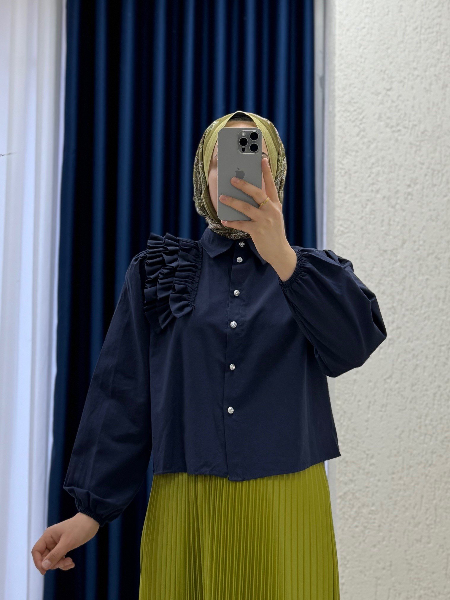 Soretta Sol Omuzu Fırfırlı Kısa Gömlek-BN4214 Lacivert