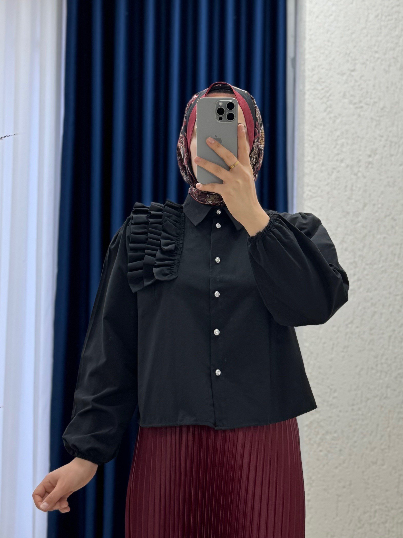 Soretta Sol Omuzu Fırfırlı Kısa Gömlek-BN4214 Siyah