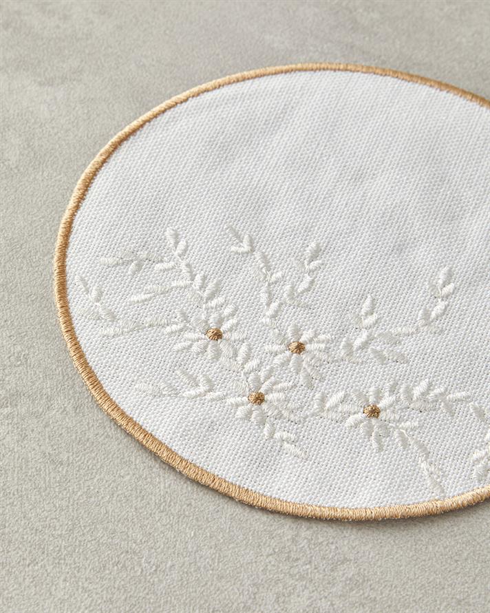 Adelina Polyester 4lü Bardak Altlığı 14 cm Beyaz-Gold