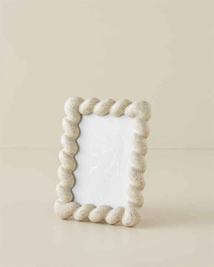 Alisia Polyresin Çerçeve 10x15 cm Bej