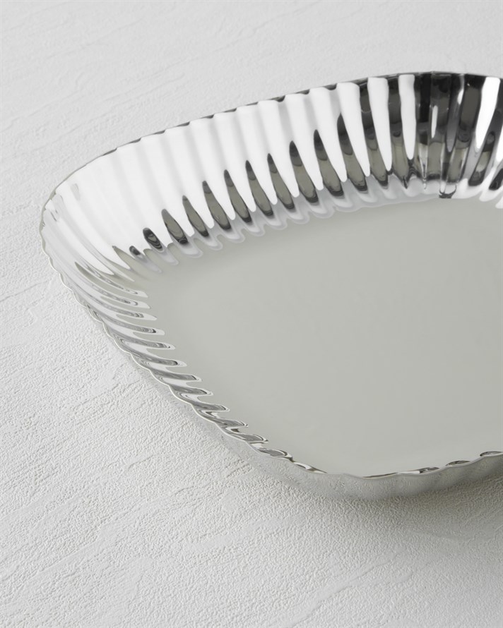 Anissa Metal Dekoratif Tabak 27,5x22x4 cm Gümüş