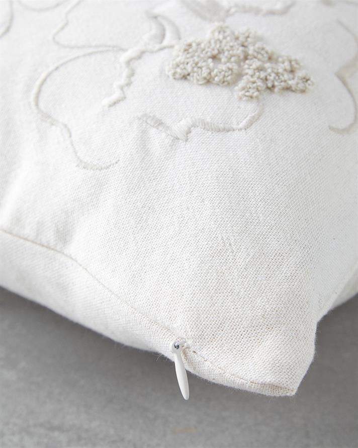 Buds Nakışlı Dekoratif Kırlent 33x50 cm Ekru