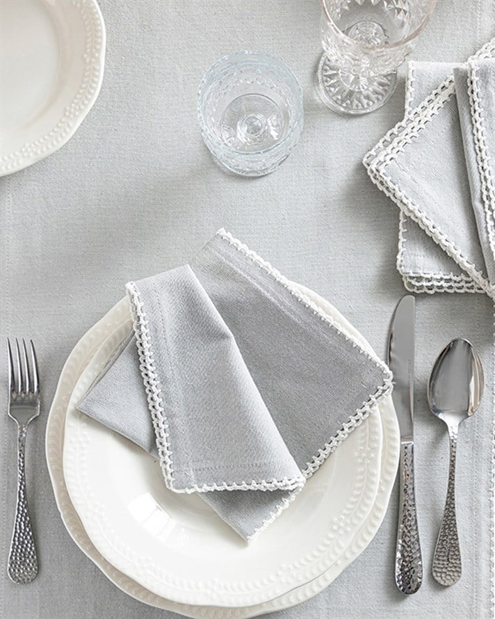 Cecily Pamuk 4’Lü El İşlemeli Misafir Peçetesi Gri