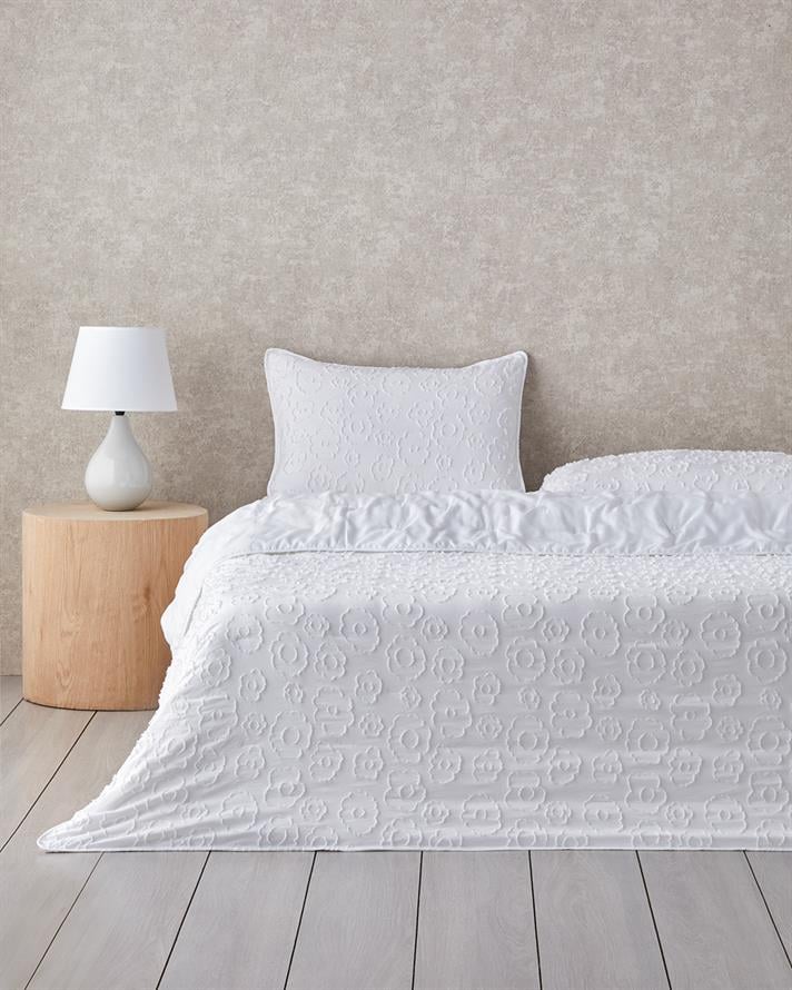 Dainty Bloom Kesmeli Çift Kişilik Yatak Örtüsü Takımı 200x220 cm Beyaz