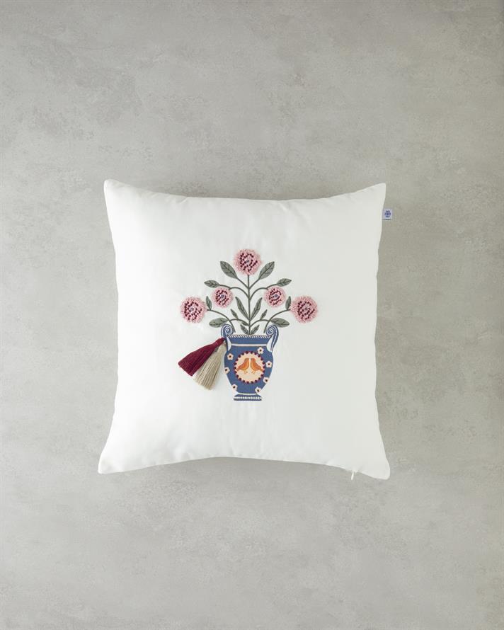 Klove Punch Nakışlı Dekoratif Kırlent 45x45 cm Beyaz