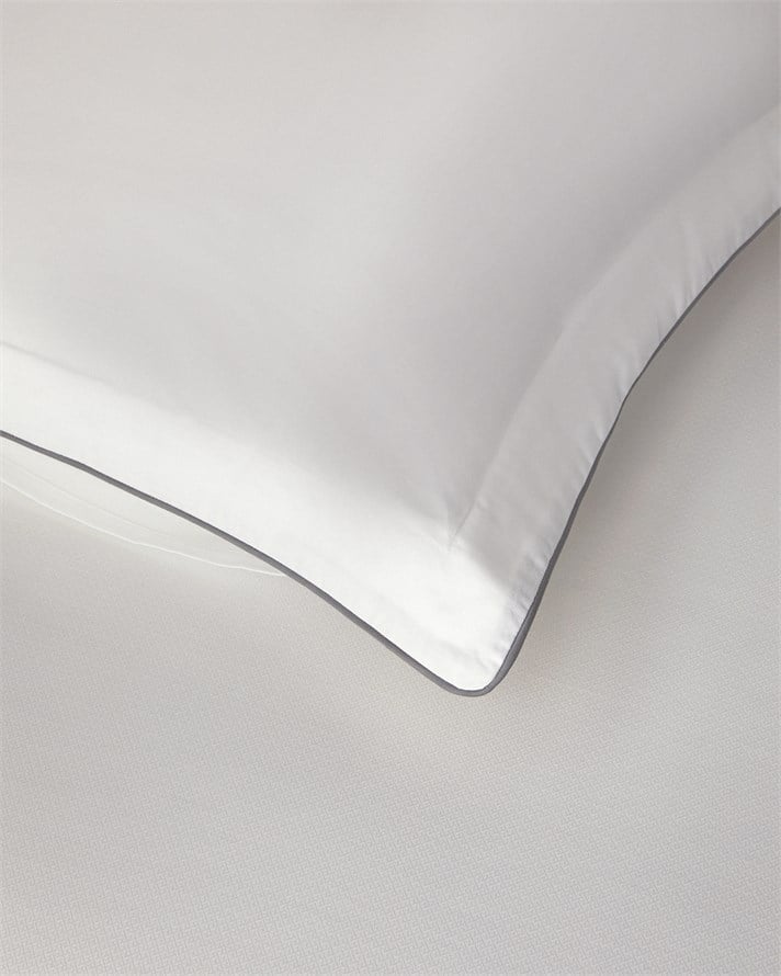 Kyle Pamuklu Biyeli King Size Çarşaflı Nevresim Takımı 240x260 cm Beyaz