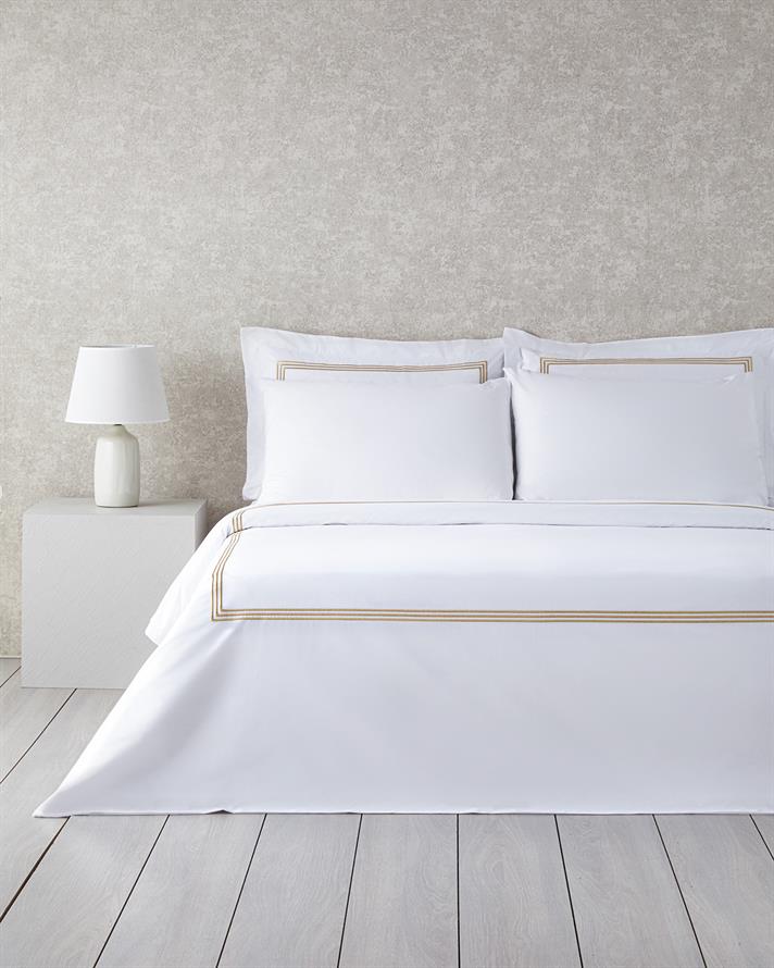 Modern Frame Nakışlı Perkal King Size Çarşaflı Nevresim Takımı 240x220 cm Gold