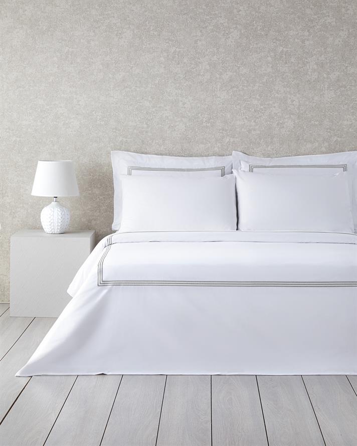 Modern Frame Nakışlı Perkal King Size Çarşaflı Nevresim Takımı 240x220 cm Gümüş