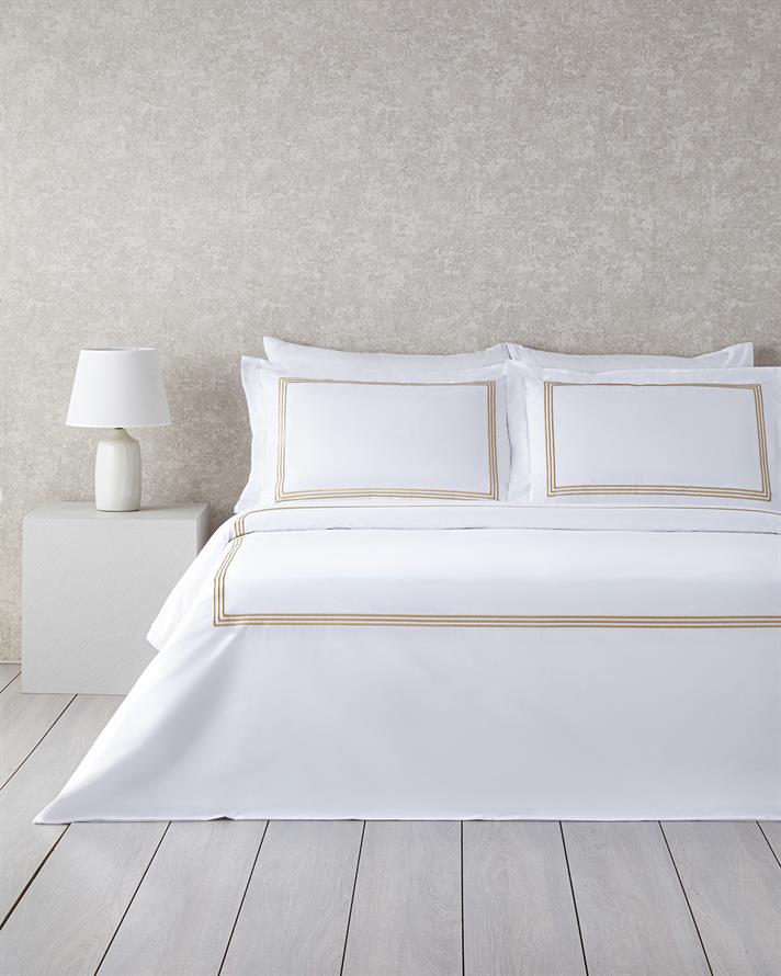 Modern Frame Nakışlı Perkal King Size Çarşaflı Nevresim Takımı 240x220 cm Gold