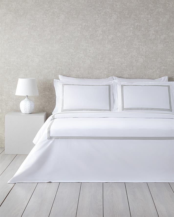 Modern Frame Nakışlı Perkal King Size Çarşaflı Nevresim Takımı 240x220 cm Gümüş