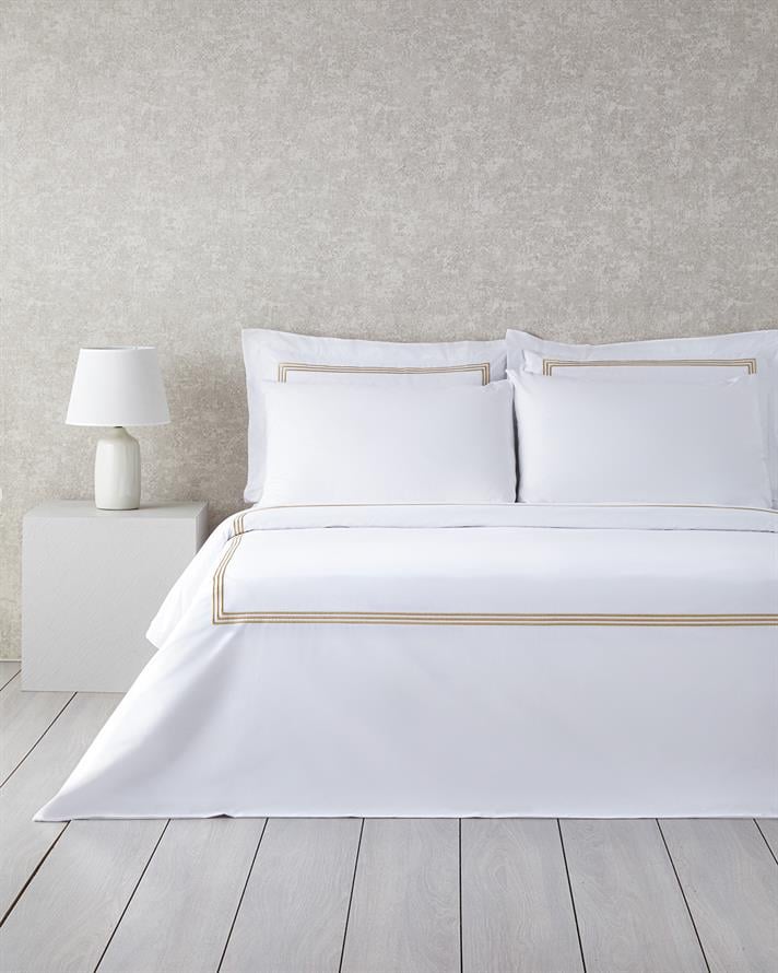 Modern Frame Nakışlı Perkal Super King Plus Çarşaflı Nevresim Takımı 260X240 cm Gold