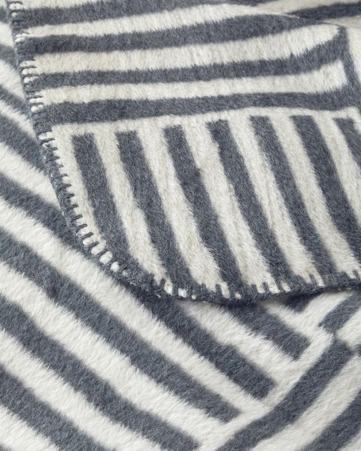 New Line Akrilik Pamuklu Tv Battaniye 130x170 cm Siyah-Krem