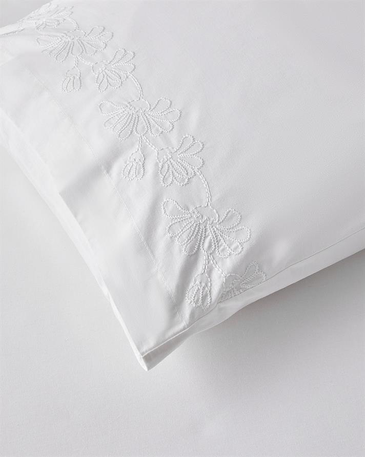 Pure Essence Nakışlı Pamuk King Size Nevresim Takımı 240x220 cm Beyaz