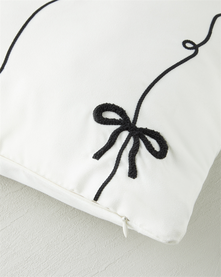 Ribbon Dolgulu Kırlent 45x45 cm Siyah - Beyaz