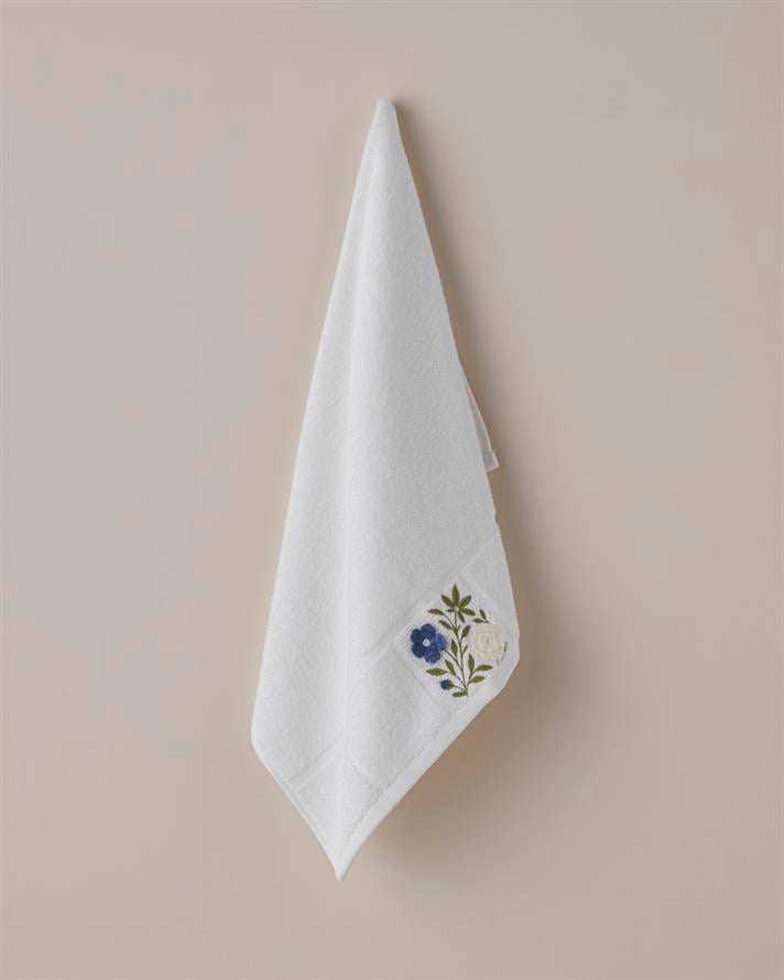 Serene Floral Pamuk Kabartma Nakışlı Yüz Havlusu 50x80 cm Beyaz