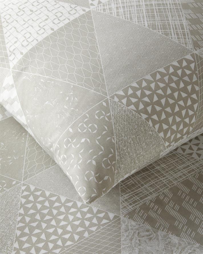 Trio Patch Kolay Ütülenir Çift Kişilik Çarşaflı Nevresim Takımı 200x220 cm Bej