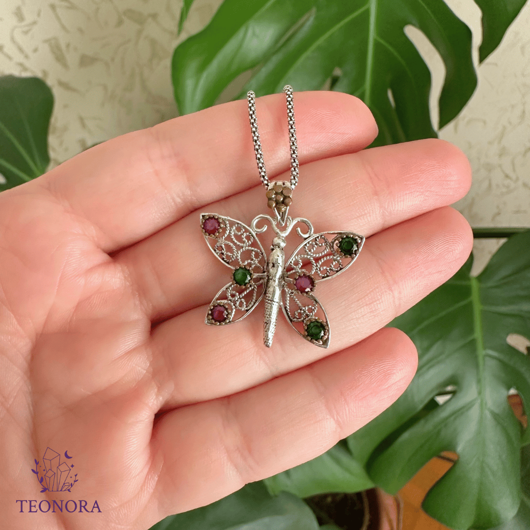 Kelebek Telkari Gümüş Kolye (Kırmızı ve Yeşil Taşlı)
