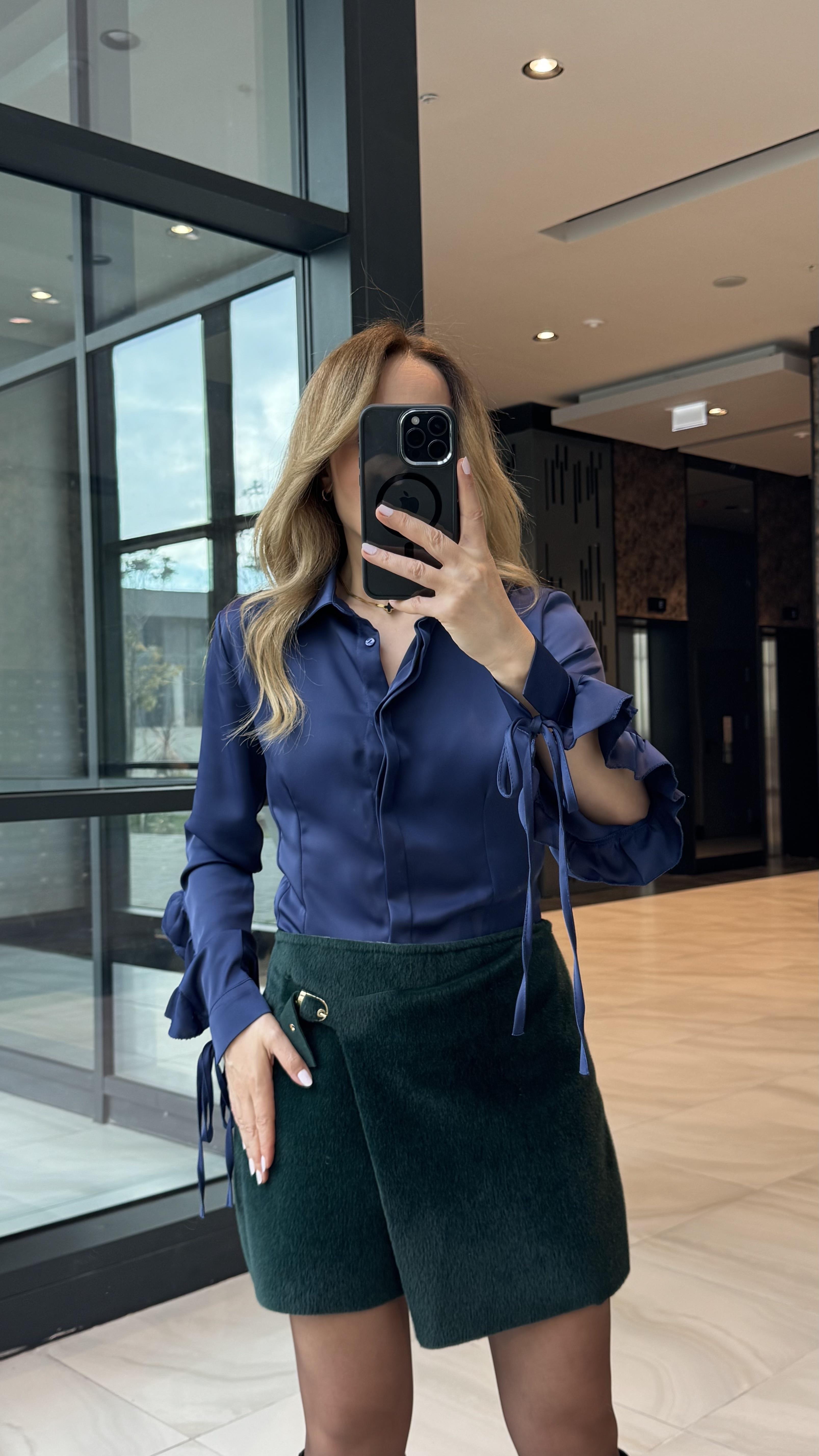 Lacivert Kolları Volan Detaylı Gömlek