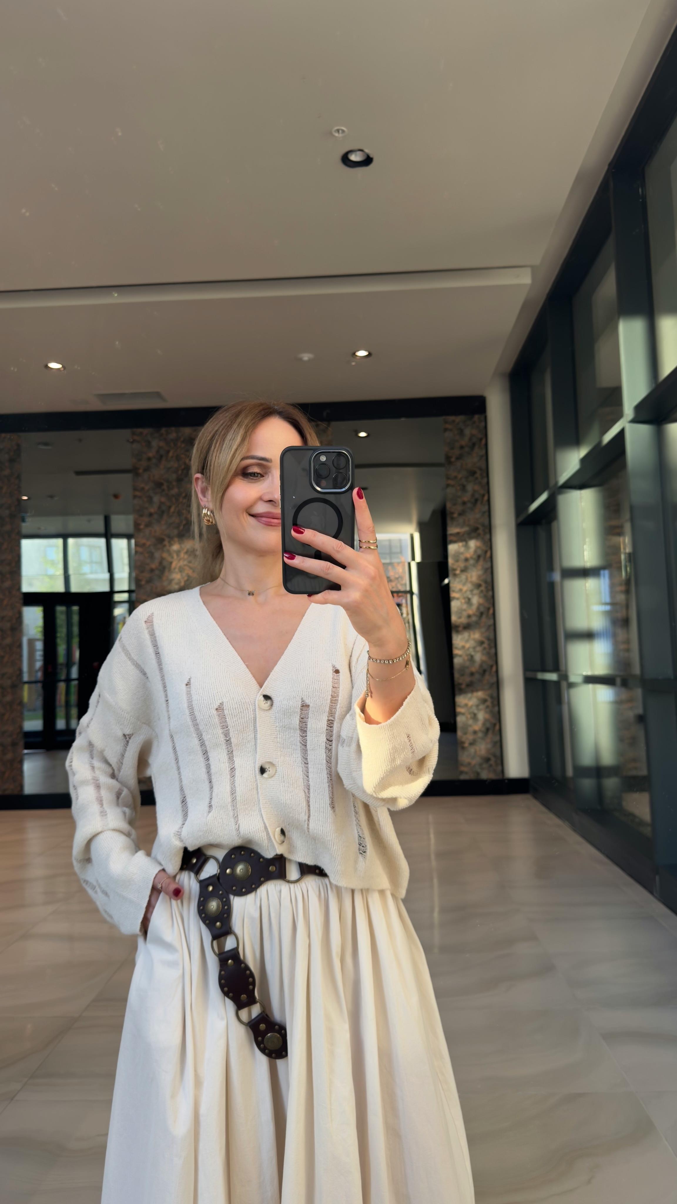 EKRU DÜĞMELİ TRİKO HIRKA