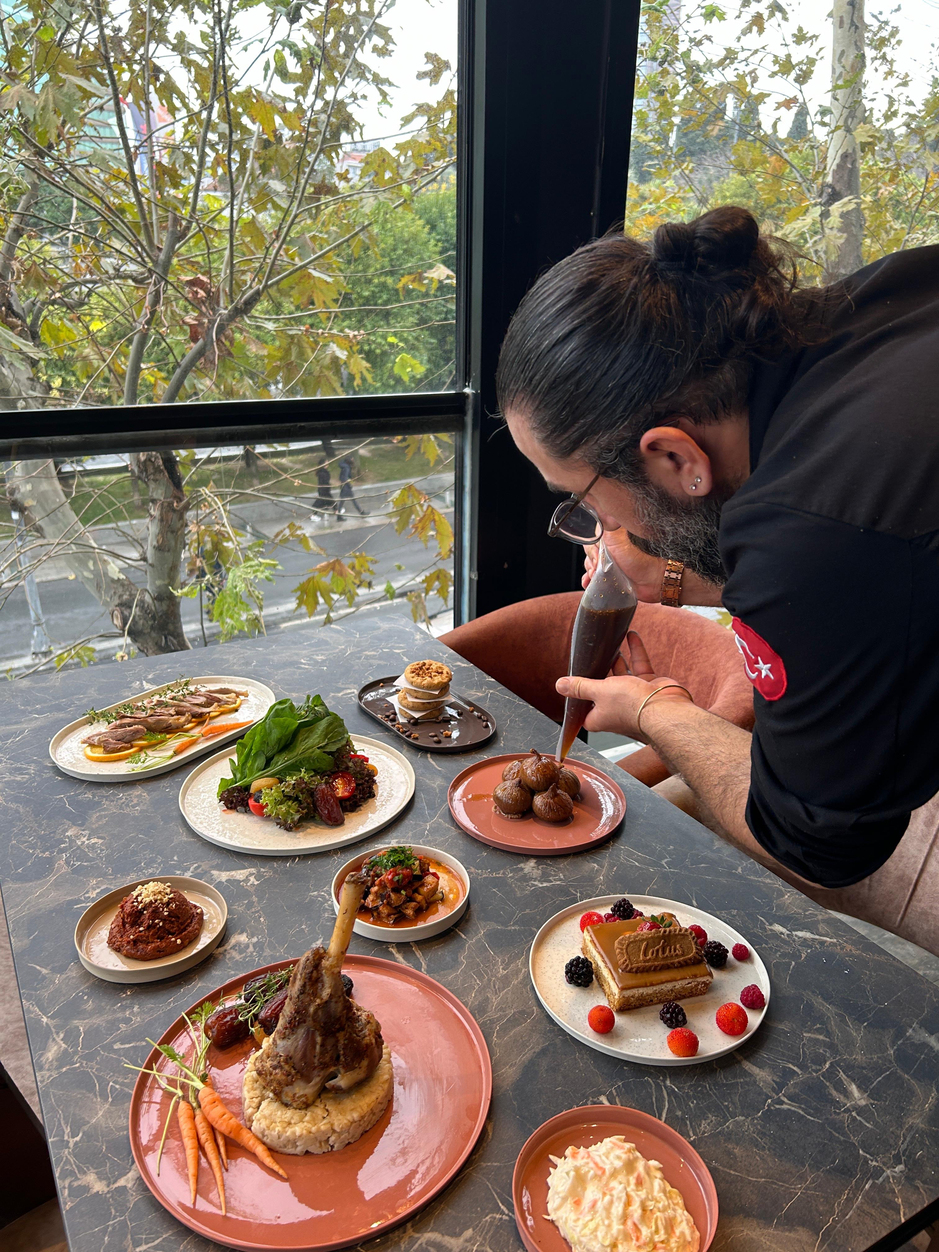 Chef Rüzgar Sünbül with special flavor presentations from palace cuisine
