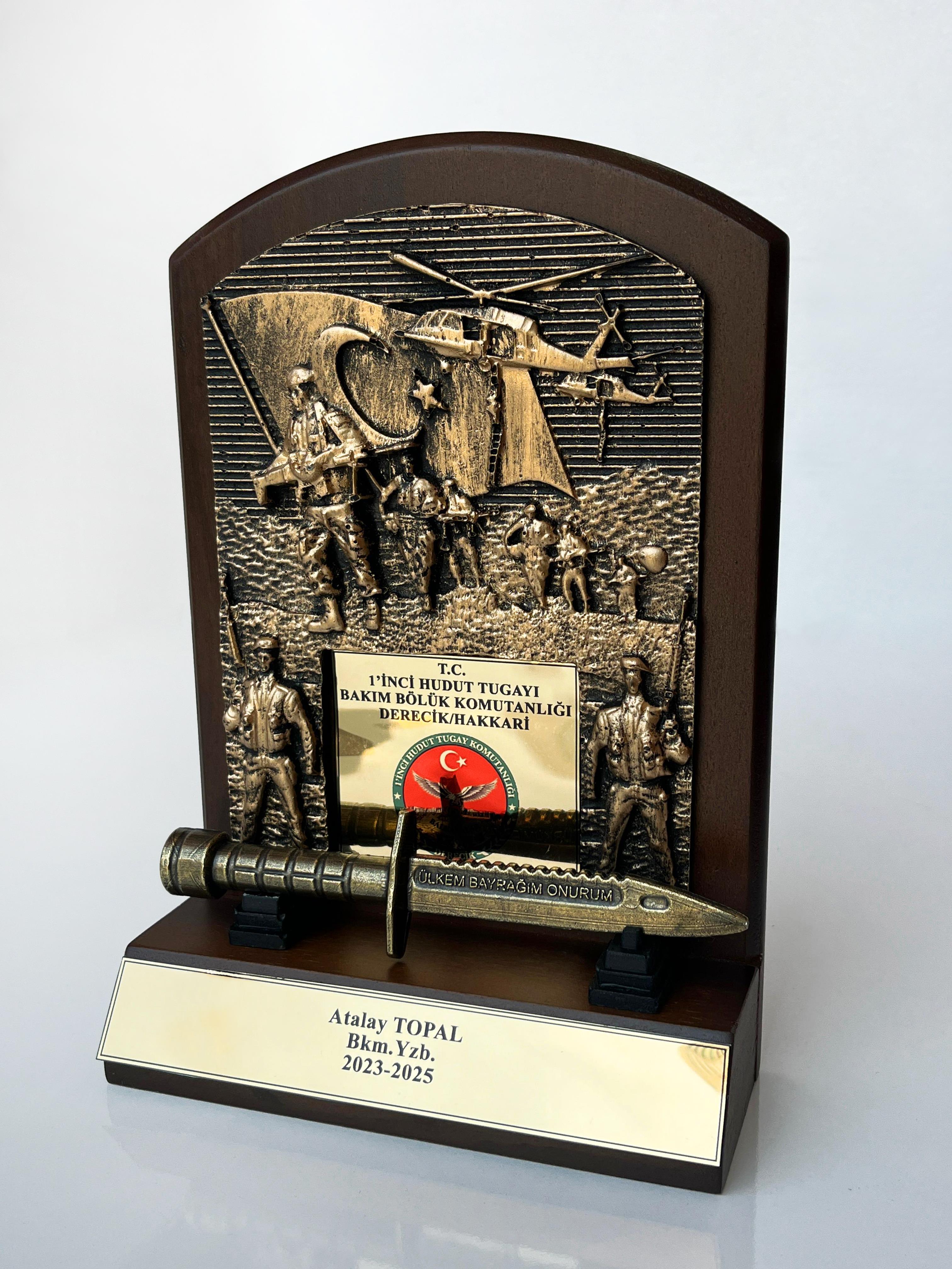 Askeri Birliklere Özel Hizmet Anısı Plaketi Bıçaklı (Kahverengi )